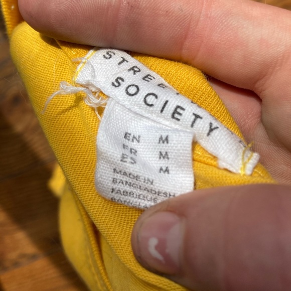 Graphic yellow tee - Picture 4 of 4